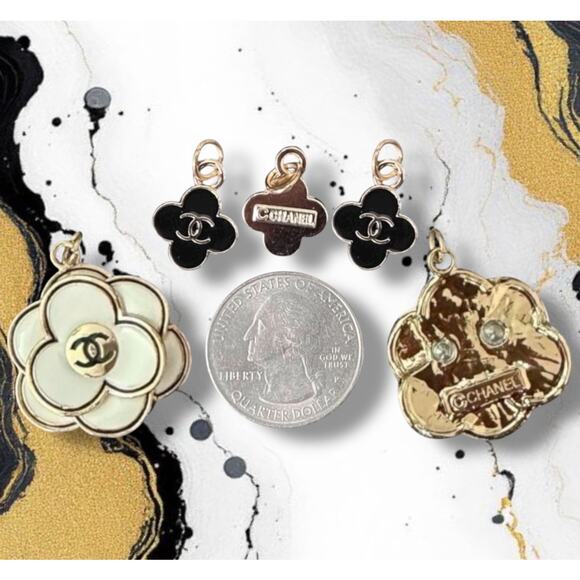 3 Pcs White/Black Flower Earring/Necklace Making Charm Pendant - Picture 1 of 1